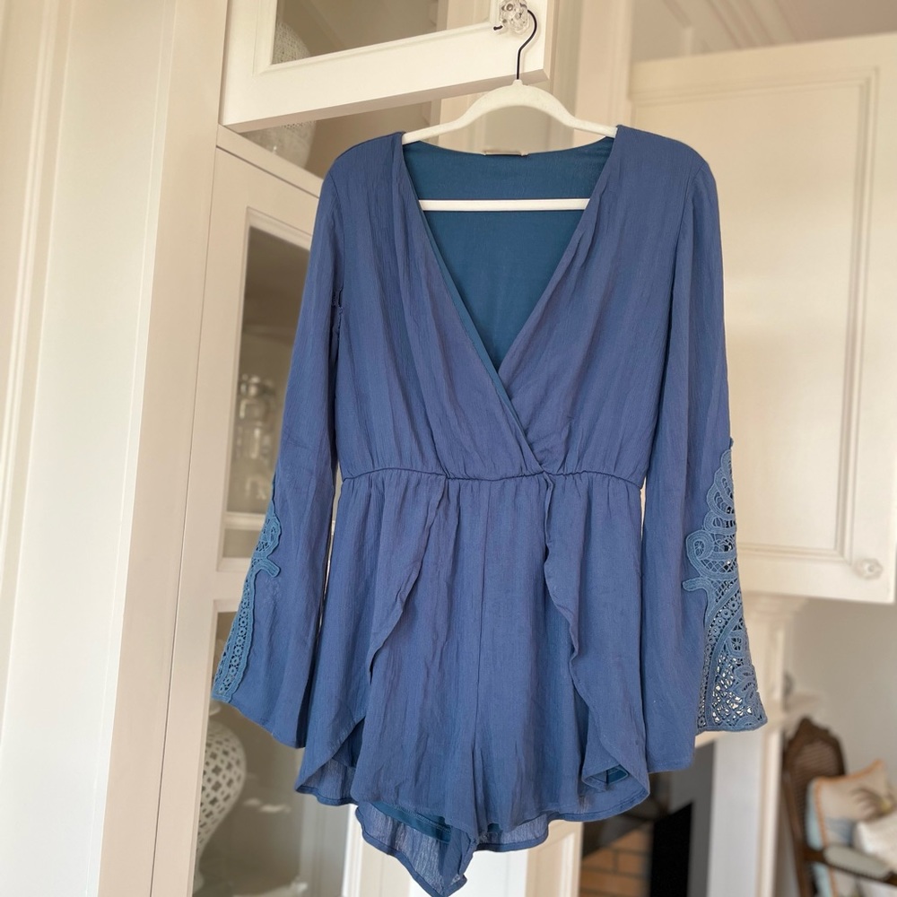 FRANCESCA’S BoBel Blue Long Sleeve Romper W/ Crochet Detail Sleeves Size M
